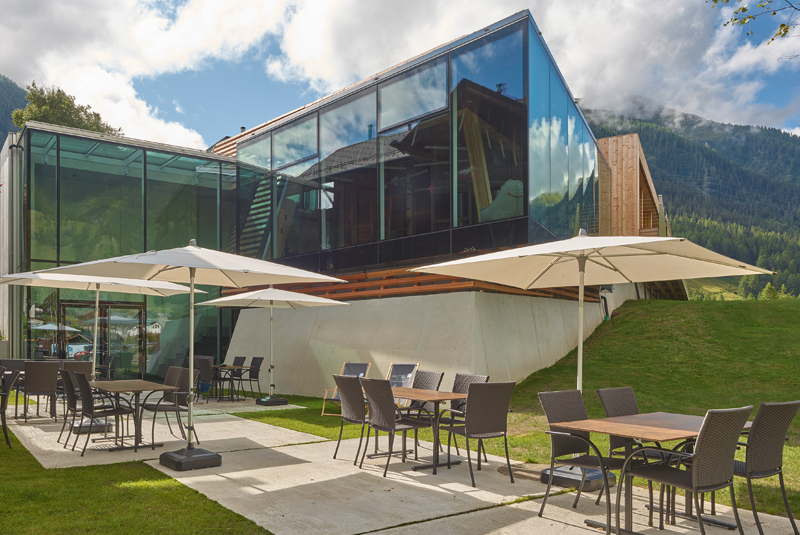 Glocke, Terrasse neuer Trakt